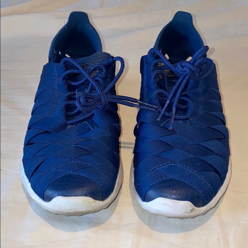 Nike women. Juvenate woven